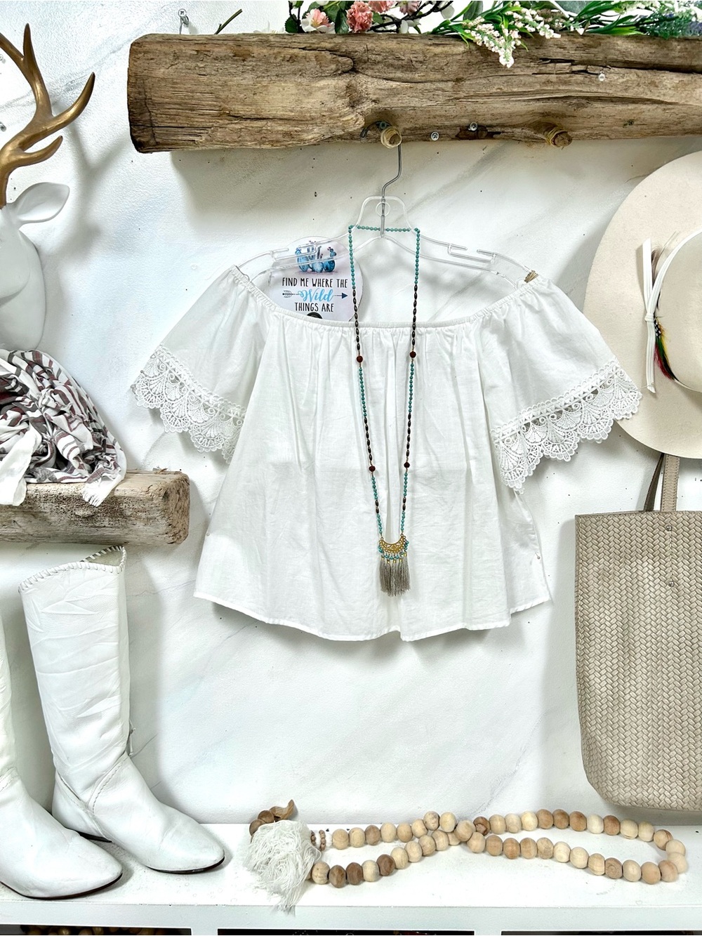 Lace trim Off-Shoulder boho blouse w shabby chic resort vacay beach vibe